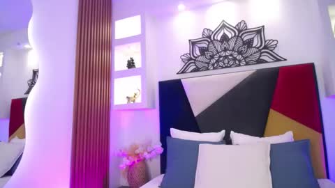 Snapshot of fancy_vixen chatting on 02/23/26, 03:37 FANCY online show from 02/23/26, 03:37