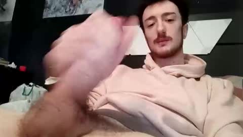 Snapshot of fanekade chatting on 12/05/25, 10:35 fanekade online show from 12/05/25, 10:35