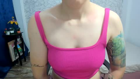 Snapshot of fanny_18 chatting on 02/25/25, 10:50 FANNY online show from 02/25/25, 10:50