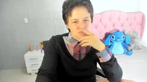 Snapshot of fanny_18 chatting on 09/09/25, 02:44 FANNY online show from 09/09/25, 02:44