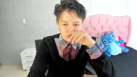 Snapshot of fanny_18 chatting on 10/15/25, 02:33 FANNY online show from 10/15/25, 02:33