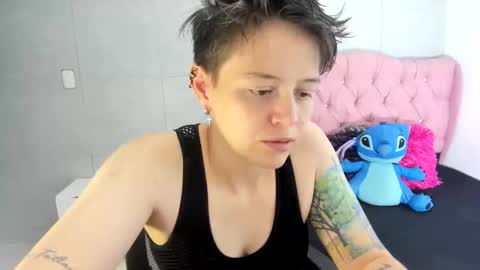 Snapshot of fanny_18 chatting on 10/17/25, 02:26 FANNY online show from 10/17/25, 02:26