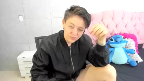 Snapshot of fanny_18 chatting on 10/21/25, 01:50 FANNY online show from 10/21/25, 01:50