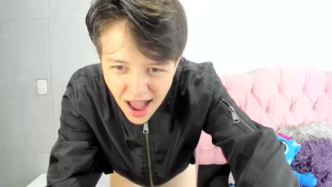 Snapshot of fanny_18 chatting on 10/21/25, 03:24 FANNY online show from 10/21/25, 03:24