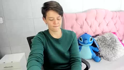 Snapshot of fanny_18 chatting on 10/24/25, 03:41 FANNY online show from 10/24/25, 03:41