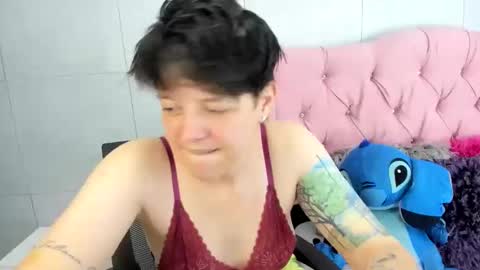 Snapshot of fanny_18 chatting on 11/07/25, 04:01 FANNY online show from 11/07/25, 04:01