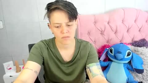 Snapshot of fanny_18 chatting on 11/12/25, 02:34 FANNY online show from 11/12/25, 02:34