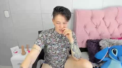 Snapshot of fanny_18 chatting on 11/19/25, 01:49 FANNY online show from 11/19/25, 01:49