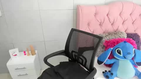 Snapshot of fanny_18 chatting on 12/02/25, 01:22 FANNY online show from 12/02/25, 01:22