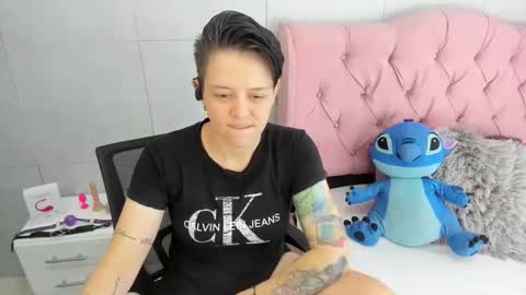 Snapshot of fanny_18 chatting on 12/03/25, 02:19 FANNY online show from 12/03/25, 02:19