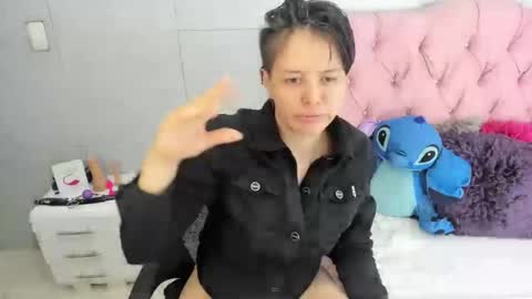 Snapshot of fanny_18 chatting on 12/16/25, 01:32 FANNY online show from 12/16/25, 01:32