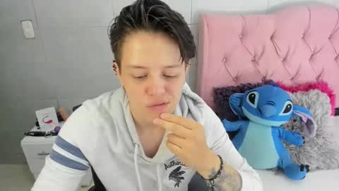 Snapshot of fanny_18 chatting on 12/16/25, 03:39 FANNY online show from 12/16/25, 03:39