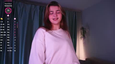 Snapshot of fannyray chatting on 12/17/25, 11:33 Sofia online show from 12/17/25, 11:33