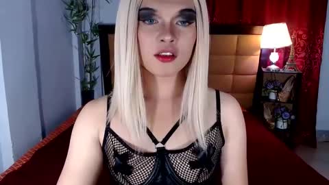 Snapshot of fantasticcock69_daniella chatting on 12/14/24, 12:01 DANIELLA - DONT FORGET TO GIVE ME A THUMBSU UP online show from 12/14/24, 12:01