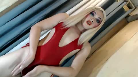 Snapshot of fantasticcock69_daniella chatting on 11/09/25, 11:41 DANIELLA - DONT FORGET TO GIVE ME A THUMBSU UP online show from 11/09/25, 11:41