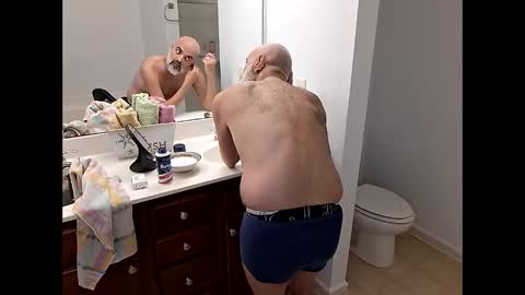 Snapshot of fantazy_island chatting on 11/25/25, 06:08 mike anglo online show from 11/25/25, 06:08