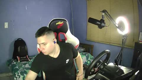 Snapshot of faon_ chatting on 11/17/25, 01:44 faon_ online show from 11/17/25, 01:44