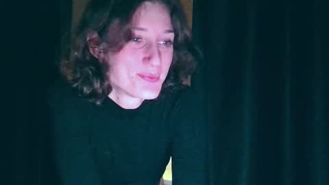 Snapshot of fapputa chatting on 10/22/25, 10:53 Kira online show from 10/22/25, 10:53