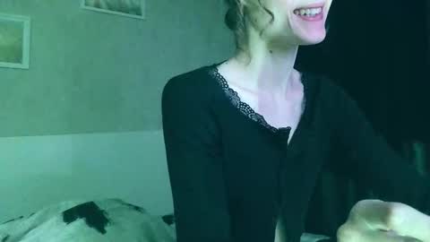 Snapshot of fapputa chatting on 12/21/25, 12:51 Kira online show from 12/21/25, 12:51