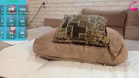 Snapshot of farah_vvv chatting on 01/07/26, 09:34 farah online show from 01/07/26, 09:34