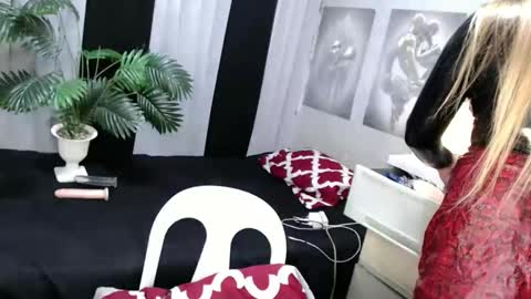 Snapshot of fascinating_ts_vana chatting on 03/10/26, 06:57 vana online show from 03/10/26, 06:57