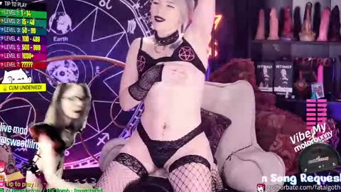 Snapshot of fatalgoth chatting on 02/18/25, 02:27 Lily Waifu online show from 02/18/25, 02:27