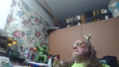 Snapshot of fatfreddythecat chatting on 05/18/26, 04:40 Fred. online show from 05/18/26, 04:40