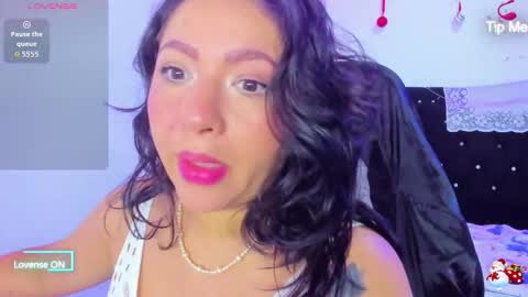 Snapshot of fatima_essence chatting on 12/04/25, 06:01 online show from 12/04/25, 06:01