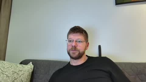 Snapshot of fattenmenow chatting on 12/19/24, 07:40 fattenmenow online show from 12/19/24, 07:40