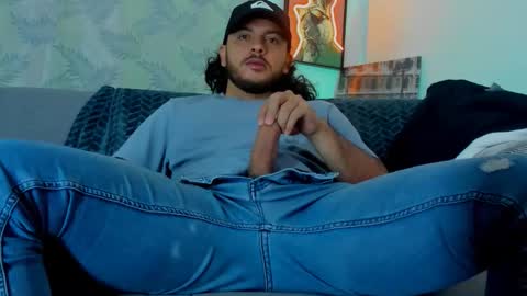 Snapshot of favid95 chatting on 10/31/25, 03:35 favid95 online show from 10/31/25, 03:35