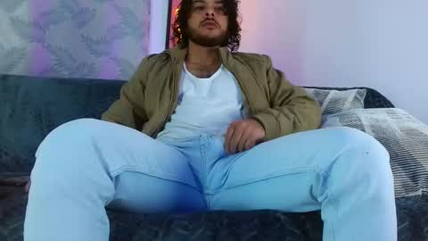 Snapshot of favid95 chatting on 11/07/25, 02:11 favid95 online show from 11/07/25, 02:11