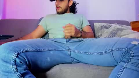 Snapshot of favid95 chatting on 11/28/25, 03:04 favid95 online show from 11/28/25, 03:04