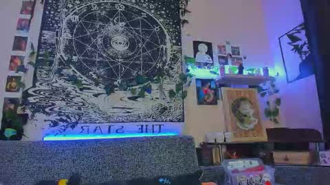 Diva online show from 12/04/25, 01:48