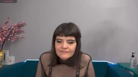 Snapshot of feelsgoodwoman chatting on 11/11/25, 12:32 Laura online show from 11/11/25, 12:32