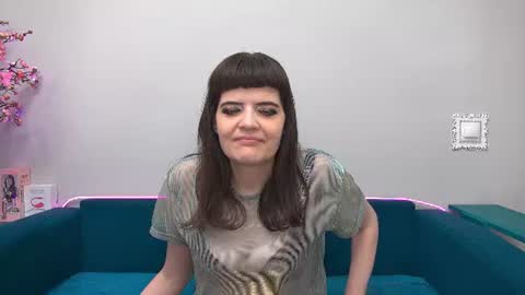 Laura online show from 06/19/26, 01:10