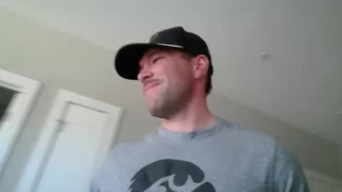 Snapshot of feetlovergh2 chatting on 05/11/26, 04:04 Ethan Slayher online show from 05/11/26, 04:04