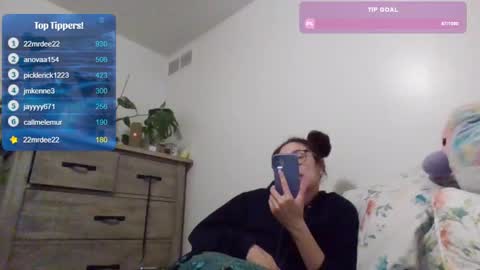 Soley online show from 02/09/25, 01:55