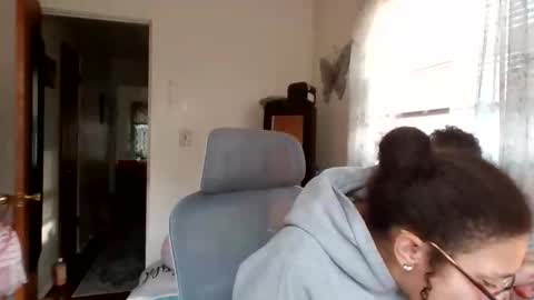 Soley online show from 11/19/25, 08:09