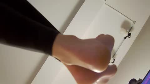 Snapshot of feetvibe chatting on 11/05/25, 12:05 FeetVibe online show from 11/05/25, 12:05