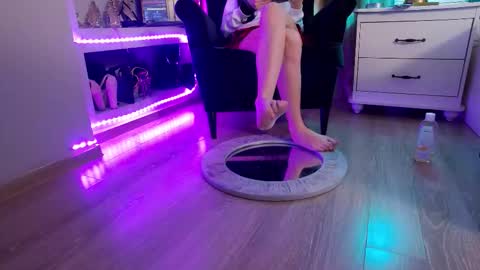 Snapshot of feetvibe chatting on 11/21/25, 12:15 FeetVibe online show from 11/21/25, 12:15