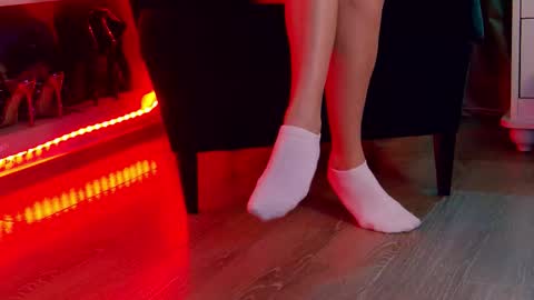 Snapshot of feetvibe chatting on 11/28/25, 08:28 FeetVibe online show from 11/28/25, 08:28