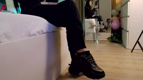 Snapshot of feetvibe chatting on 12/05/25, 08:23 FeetVibe online show from 12/05/25, 08:23