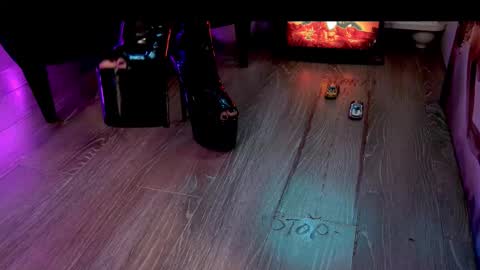 Snapshot of feetvibe chatting on 12/18/25, 09:48 FeetVibe online show from 12/18/25, 09:48