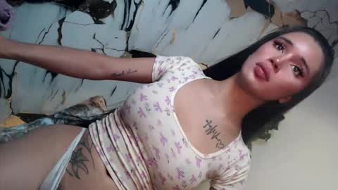 Snapshot of feisty_woman chatting on 09/26/25, 11:42 Prianka online show from 09/26/25, 11:42