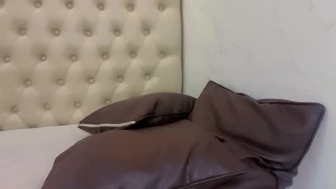 Snapshot of feisty_woman chatting on 01/18/26, 10:19 Prianka online show from 01/18/26, 10:19