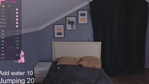 Snapshot of feli_tempa chatting on 11/21/25, 10:14 Milena online show from 11/21/25, 10:14