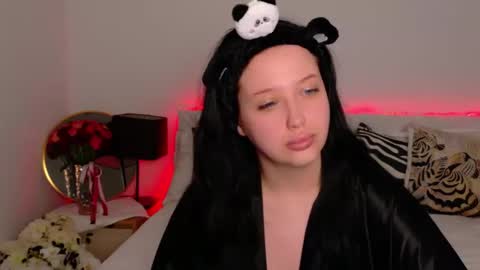 Felicia Herceg online show from 11/02/25, 05:48