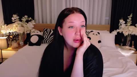 Felicia Herceg online show from 11/13/25, 07:46