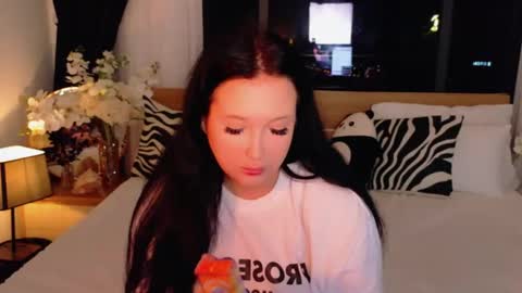 Felicia Herceg online show from 11/15/25, 07:54