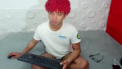 Snapshot of felipecams chatting on 12/03/25, 02:08 andres felipe benitez online show from 12/03/25, 02:08